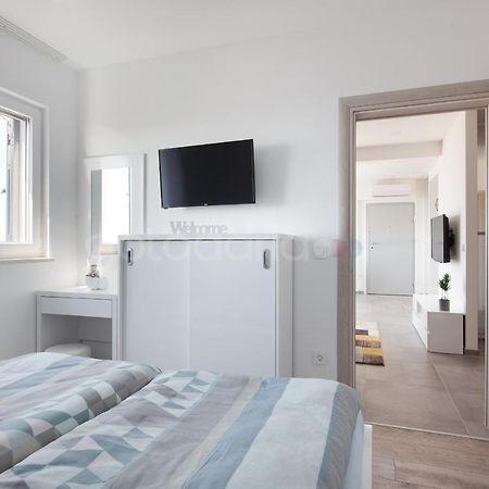 Luxury Apartment Sofia -Free Beach Parking Makarska Kültér fotó