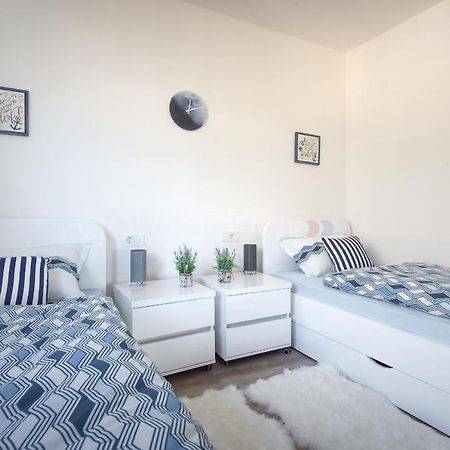 Luxury Apartment Sofia -Free Beach Parking Makarska Kültér fotó