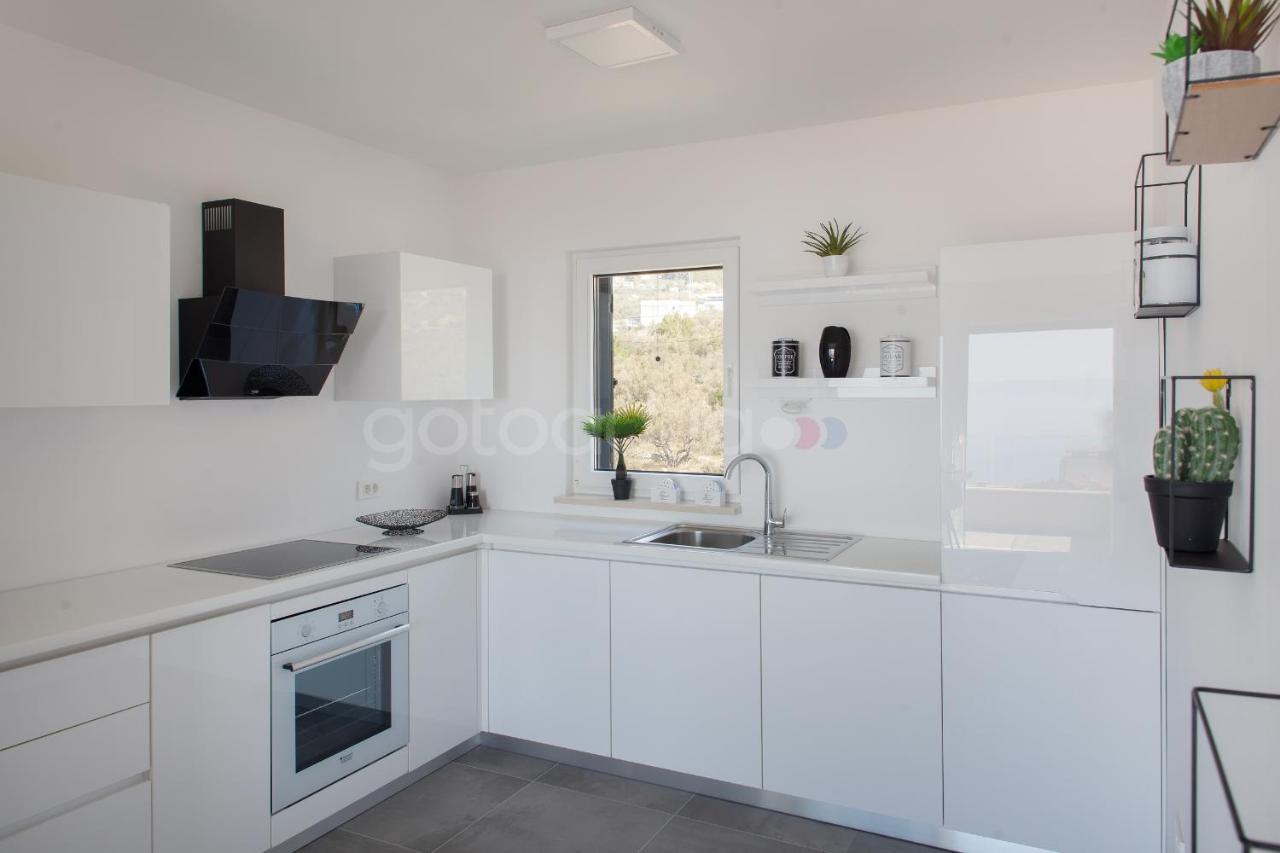 Luxury Apartment Sofia -Free Beach Parking Makarska Kültér fotó