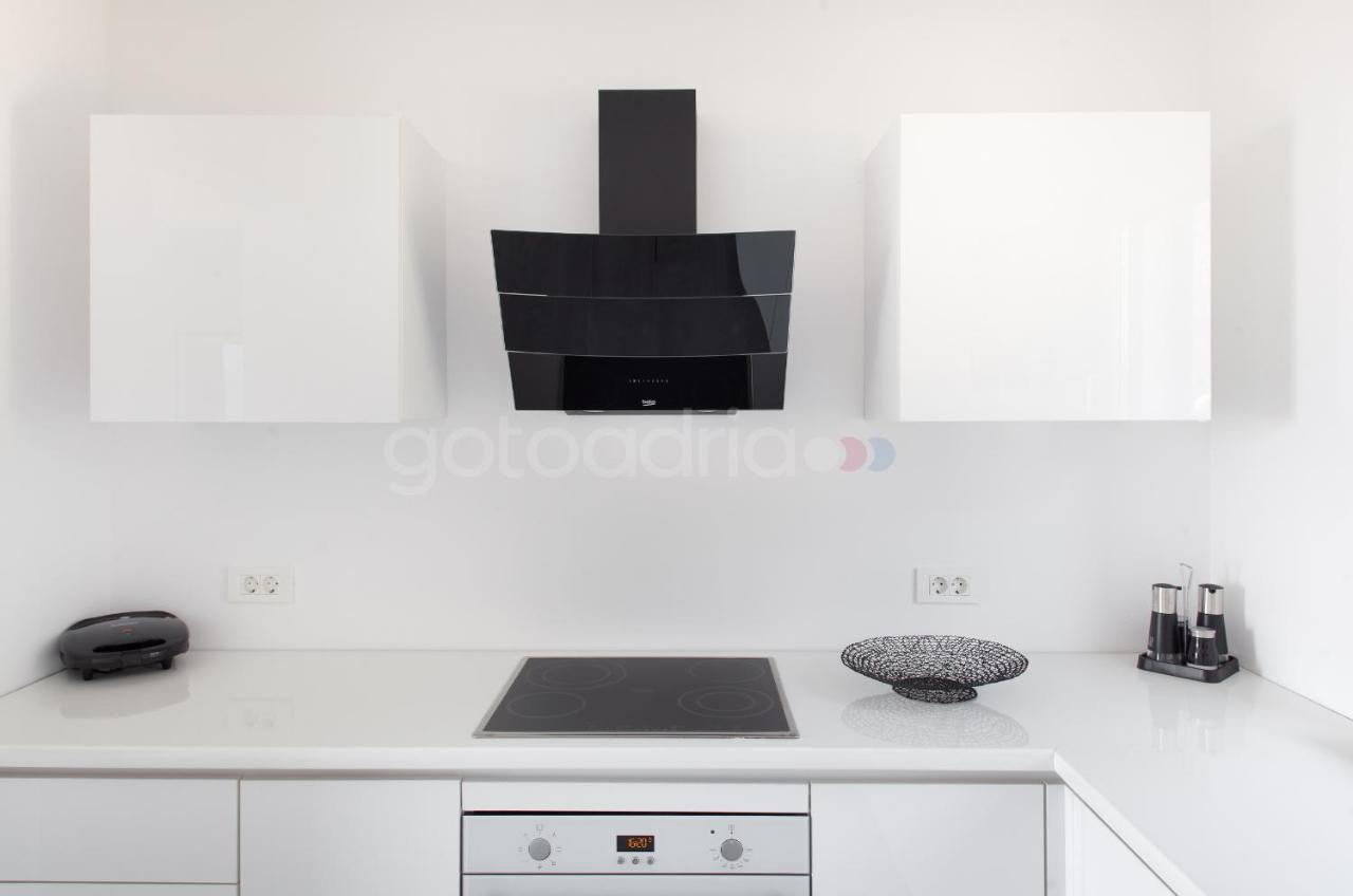 Luxury Apartment Sofia -Free Beach Parking Makarska Kültér fotó