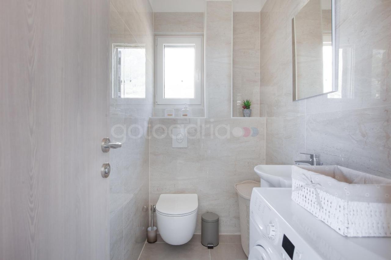 Luxury Apartment Sofia -Free Beach Parking Makarska Kültér fotó
