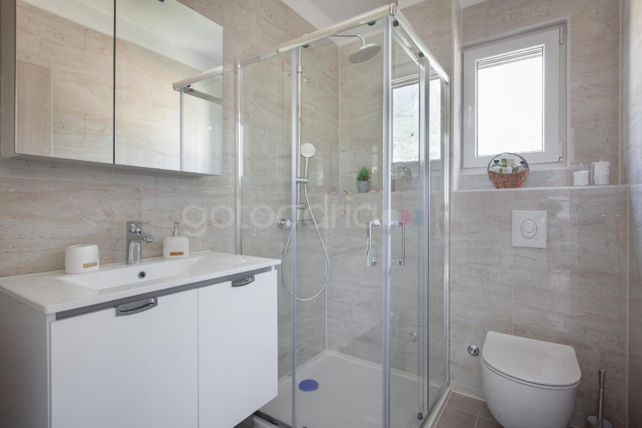 Luxury Apartment Sofia -Free Beach Parking Makarska Kültér fotó